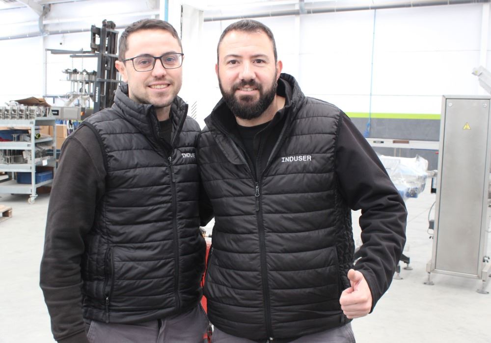 Néstor Díaz y Pepe López en la fábrica de INDUSER ubicada en El Ejido, Almería.